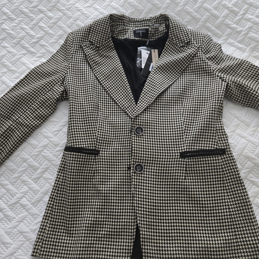 Tahari Houndstooth Blazer in Black and White